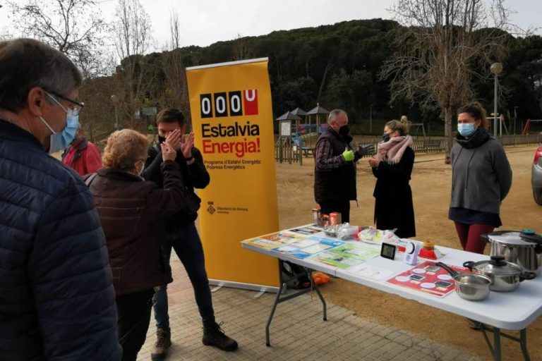 El mercat del Rieral acull una carpa per fomentar l’estalvi energètic a casa