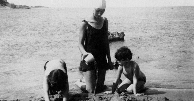 L’exposició ‘Anem a la platja’ mostra els primers usos lúdics de les platges