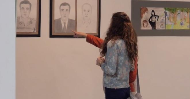 Els alumnes de Batxillerat Artístic exposen una trentena d’obres