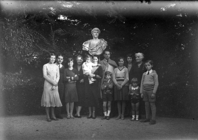 familia roviralta als jardins als any 30 Arxiu