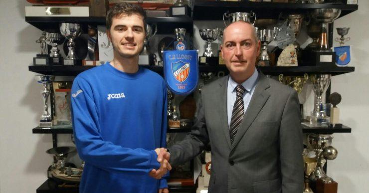 El central Roger Cunill fitxa pel Lloret de futbol amb l’objectiu de fer-se un lloc a l’equip