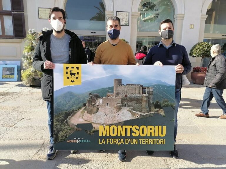 Els regidors Fernández, Robert i Flores, donant suport al Castell de Montsoriu