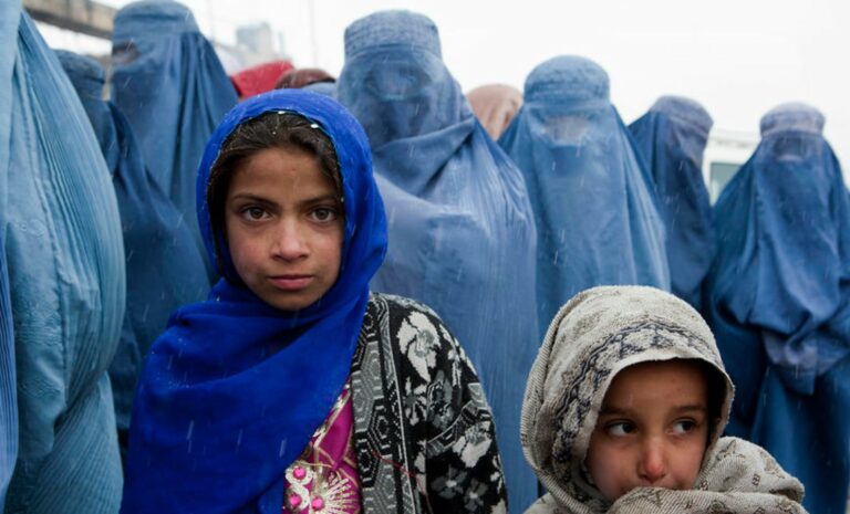 Nenes a l'Afganistan (UNHCR / Jason Tanner)