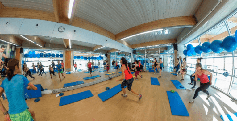La piscina col·labora amb la Marató de TV3 amb una vintena d’activitats dirigides