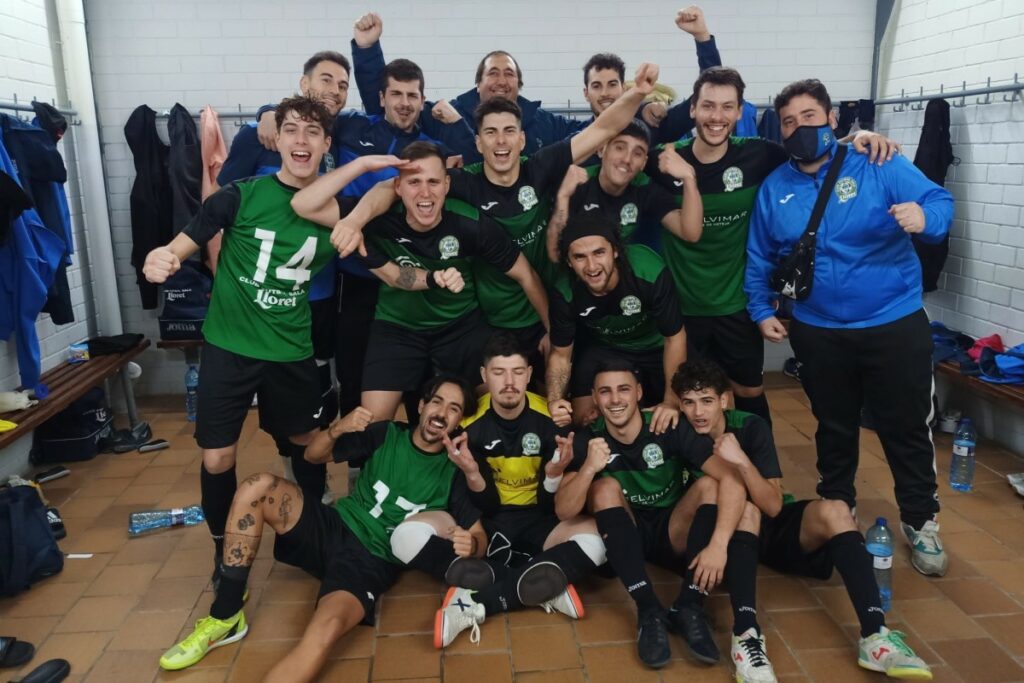L'equip celebrant la contundent victòria (Club Futbol Sala Lloret)