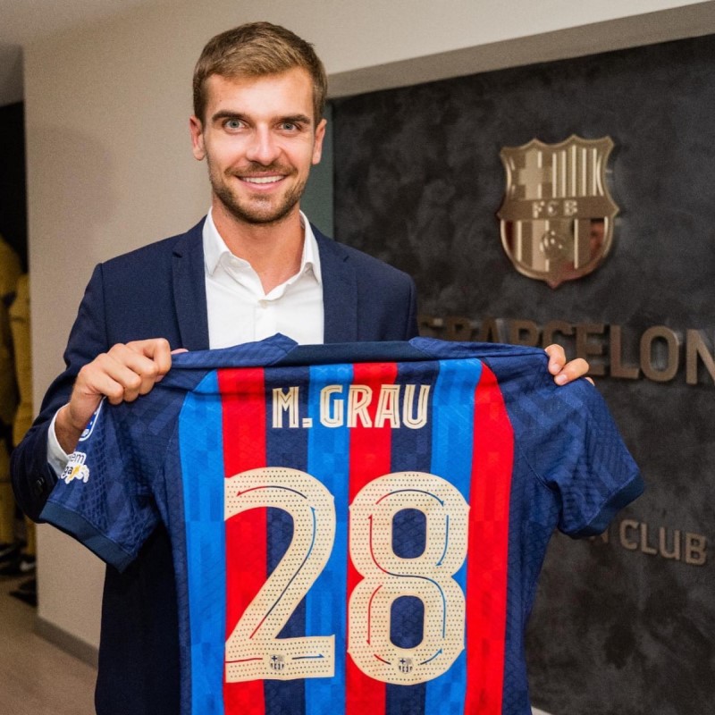 Marc Grau amb la nova samarreta (FCB hoquei)