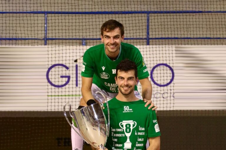 Els germans Carles i Marc Grau, celebrant el títol d'OK Lliga