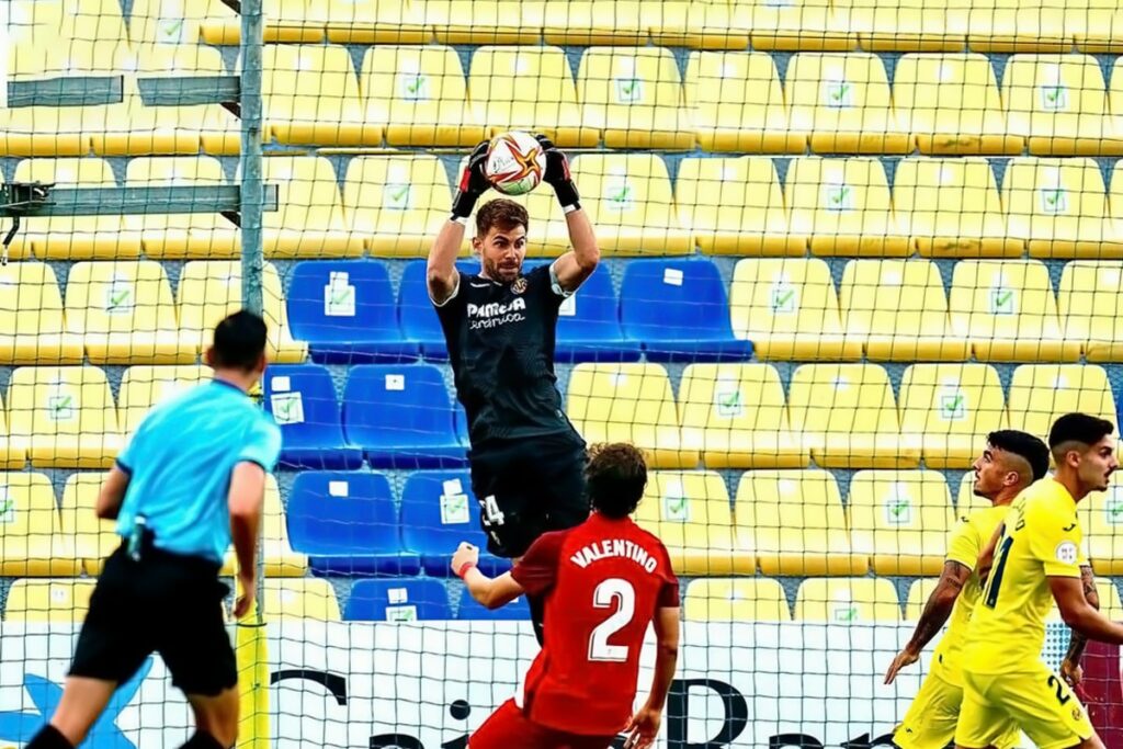 Gianni Cassaro en un partit d'aquesta temporada (Vila-real B)