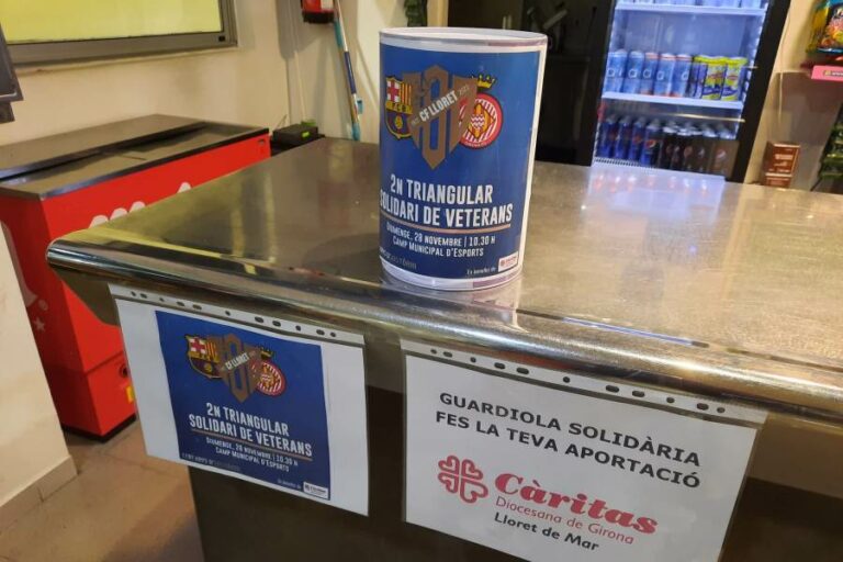 La guardiola solidària, al bar del Camp Municipal de Futbol.
