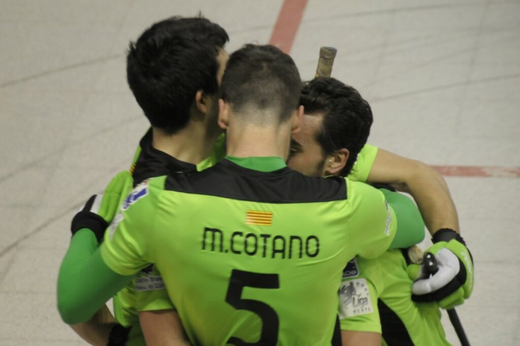 Els jugadors celebrant un dels gols (Club Hoquei Lloret)