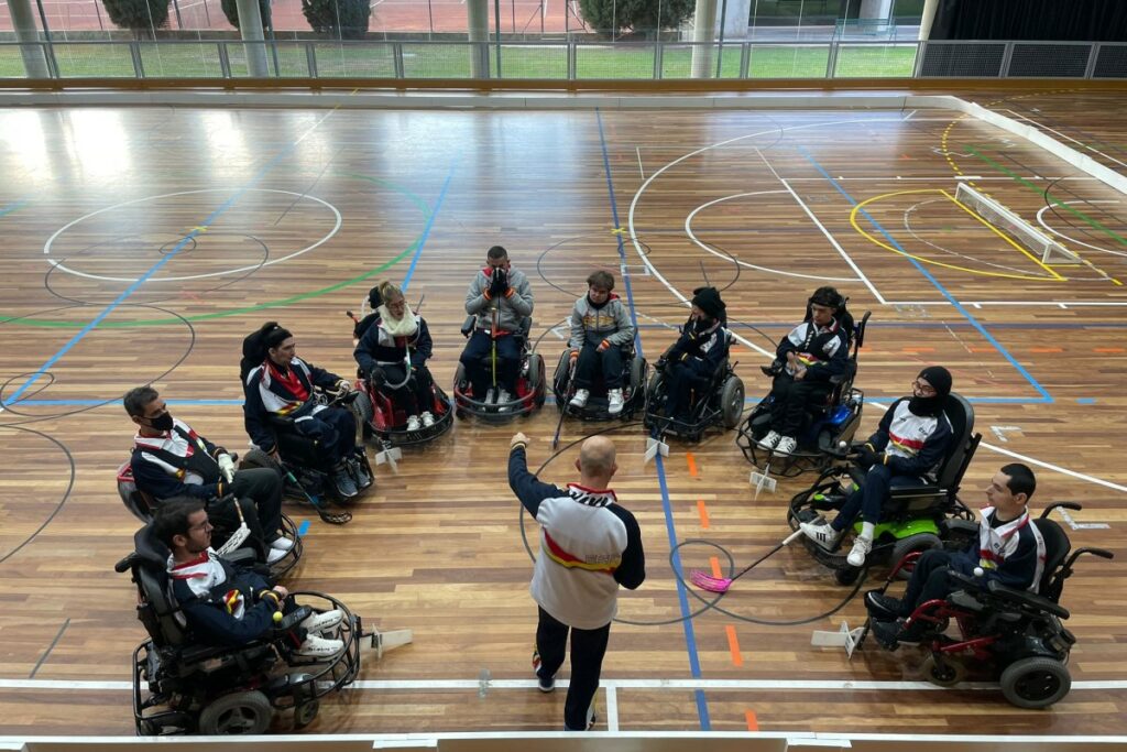 Tot el grup de la selecció espanyola d'hoquei adaptat entrenant (RFEP)