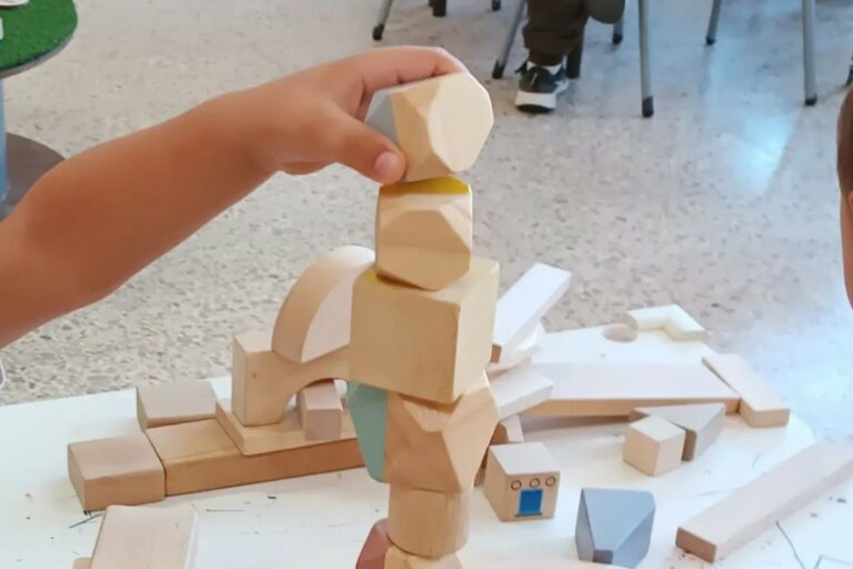 Infants jugant (Escola Pere Torrent)
