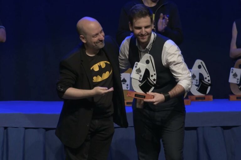 Josep Vidal, rebent el premi de subcampió d'Espanya