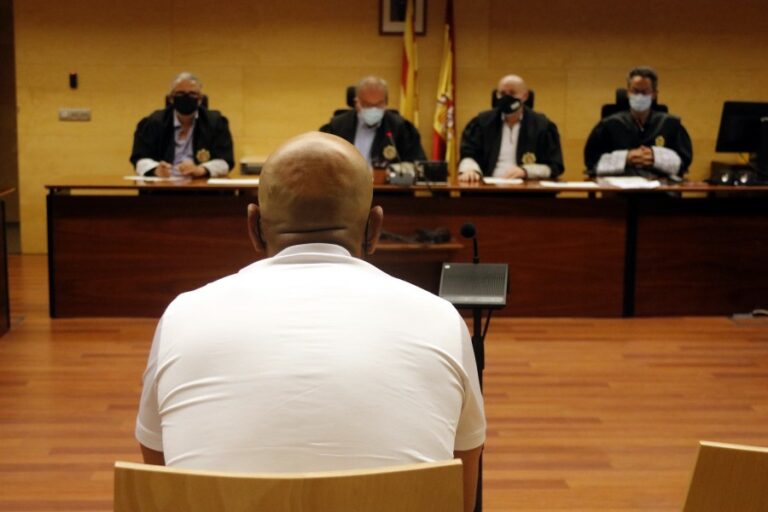 L'acusat, d'esquena (ACN)