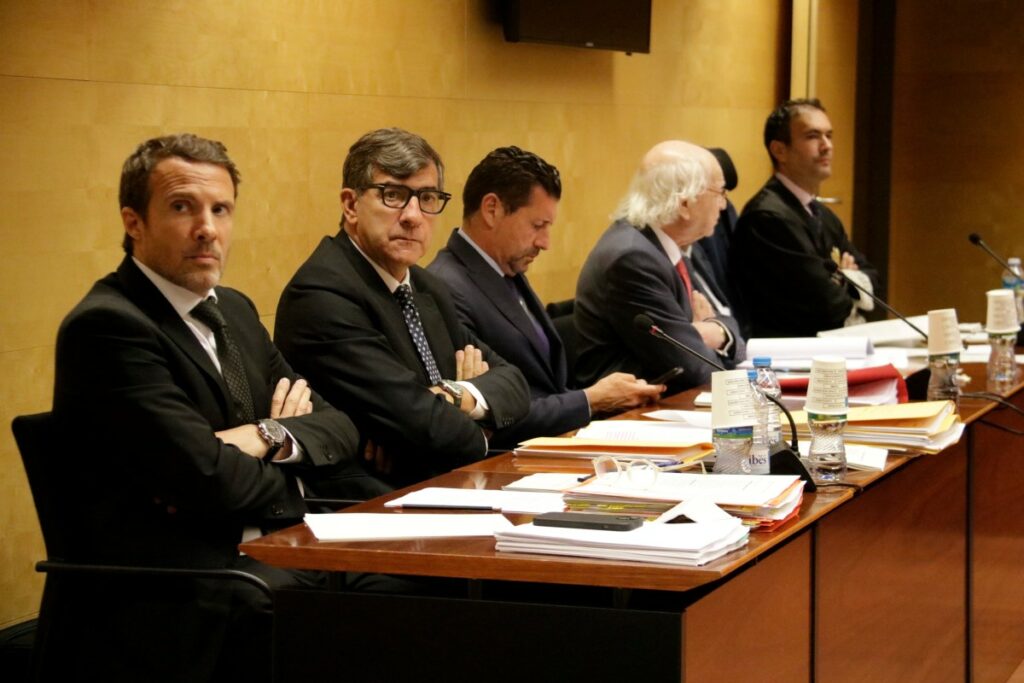 D'esquerra a dreta, els advocats de la defensa, els de les acusacions i el fiscal (ACN)