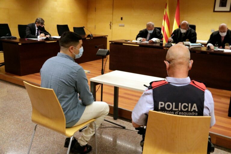 L'acusat, en el judici a l'Audiència de Girona (ACN)
