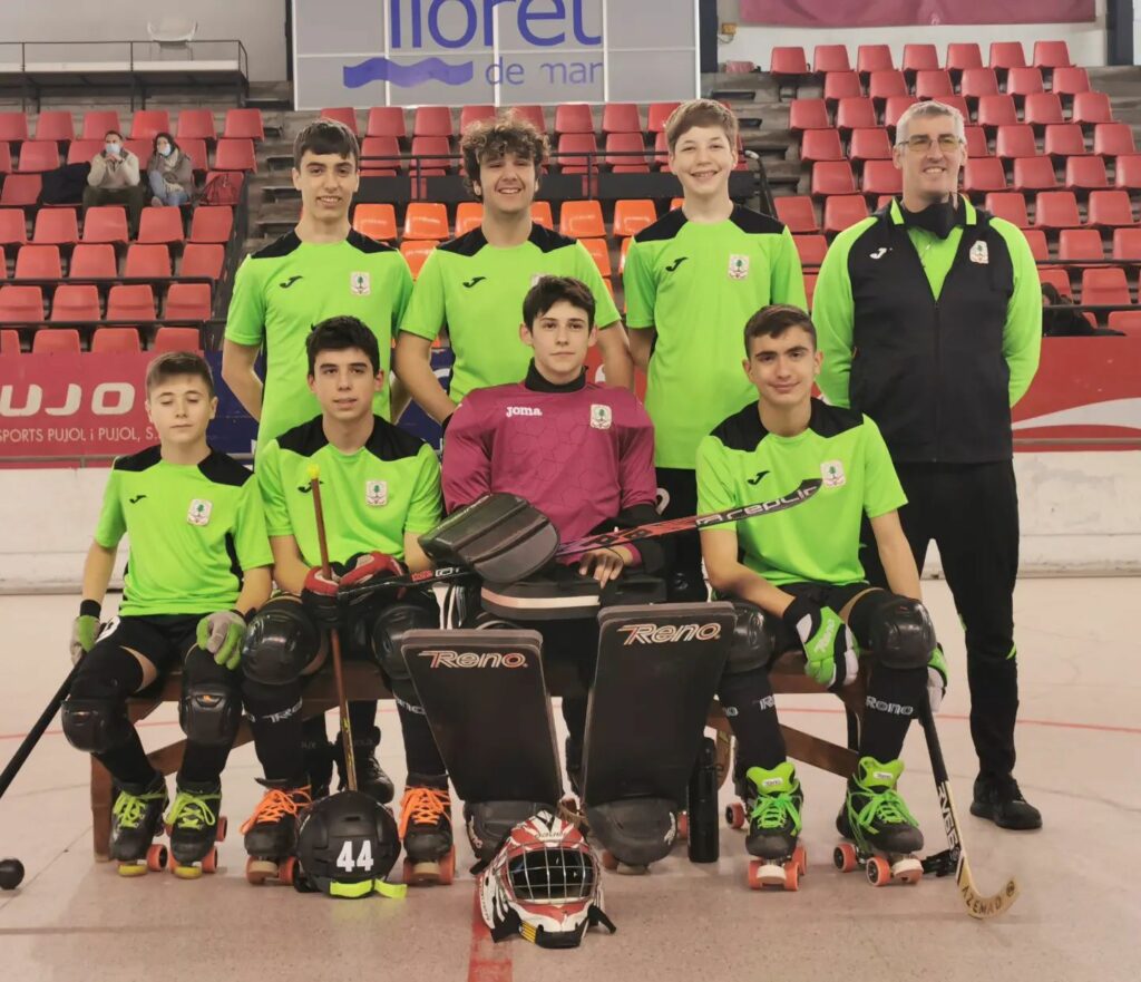 L'equip juvenil del Club Hoquei Lloret.