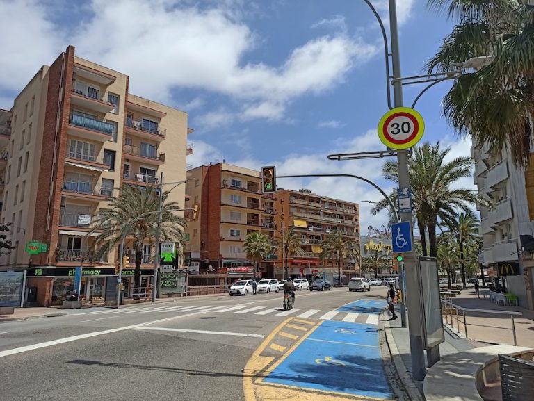L'avinguda Just Marlès, limitada a 30 km/h