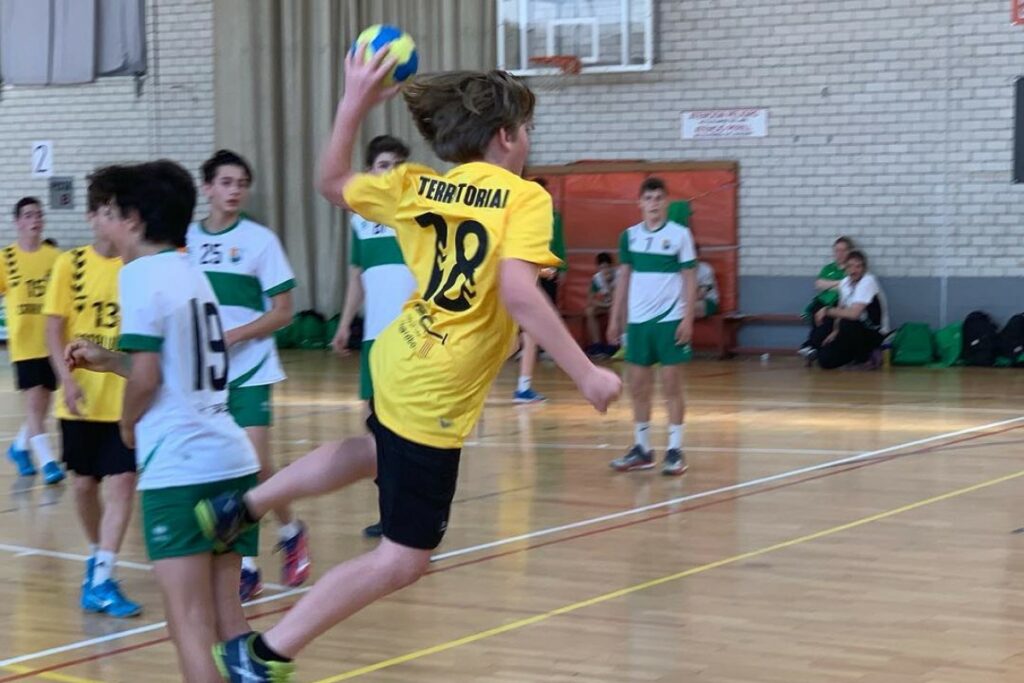 Un jugador llançant, el 2019 (Lloret Cup)