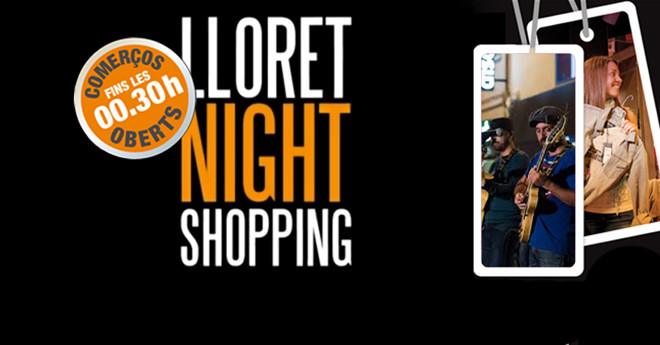Actuacions musicals i aparadors vivents, a la Lloret Night Shopping