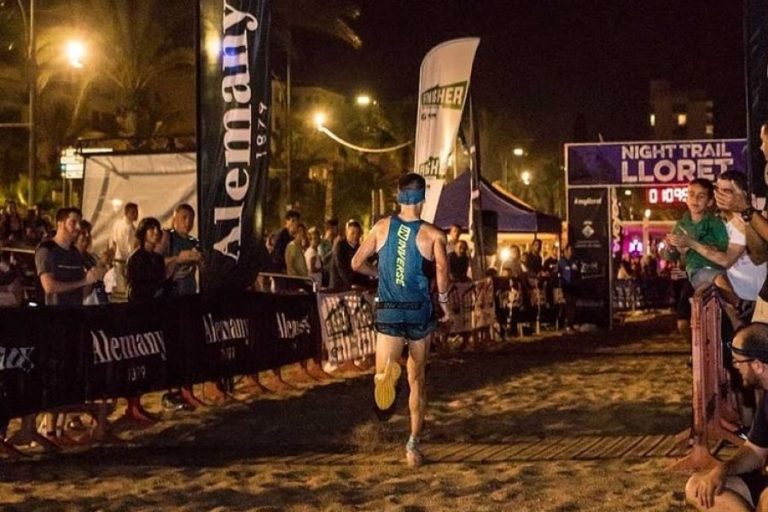 L'arribada a la platja és el més espectacular de la Lloret Night Trail