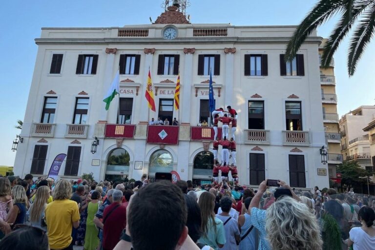 Els Maduixots, en la diada castellera de la Festa Major.