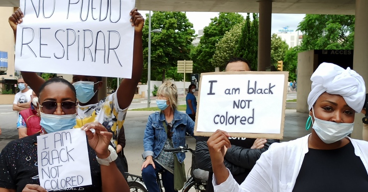 Marxa silenciosa amb 200 persones a Lloret de Mar per reclamar una societat sense racisme