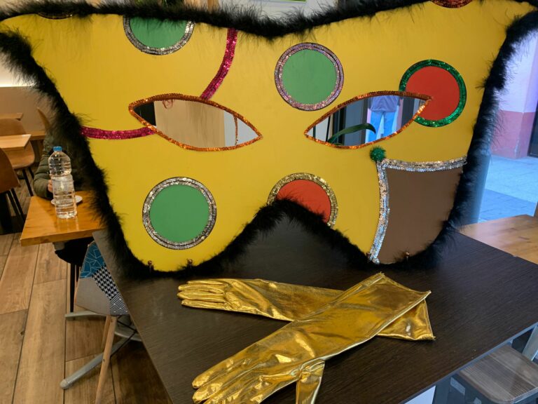 Màscara de Carnaval en l'establiment de La Tapeta.