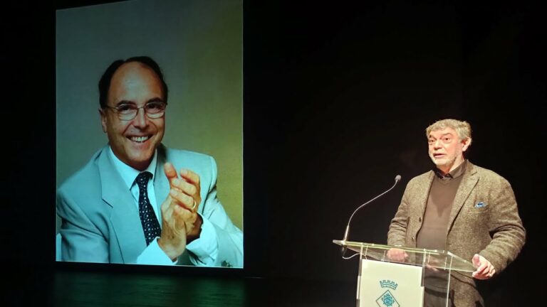 El Teatre de Lloret posa el nom de Josep Bernat i Montero a la sala gran, en un acte molt emotiu
