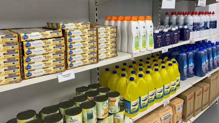 El Centre de Distribució d’Aliments estrena un nou local, que dignifica el servei
