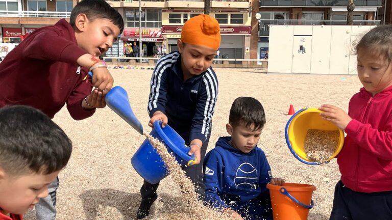 L’Escola Esteve Carles surt a celebrar el Dia de l’Educació Física al Carrer