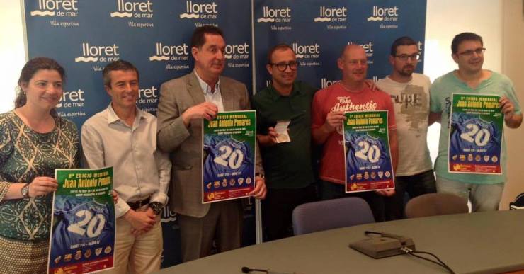 L’alcalde entrega la medalla de Lloret al Memorial Pomares