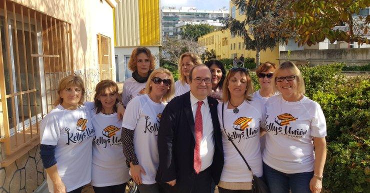 Miquel Iceta dona suport a les Kellys de Lloret de Mar, en una visita al municipi