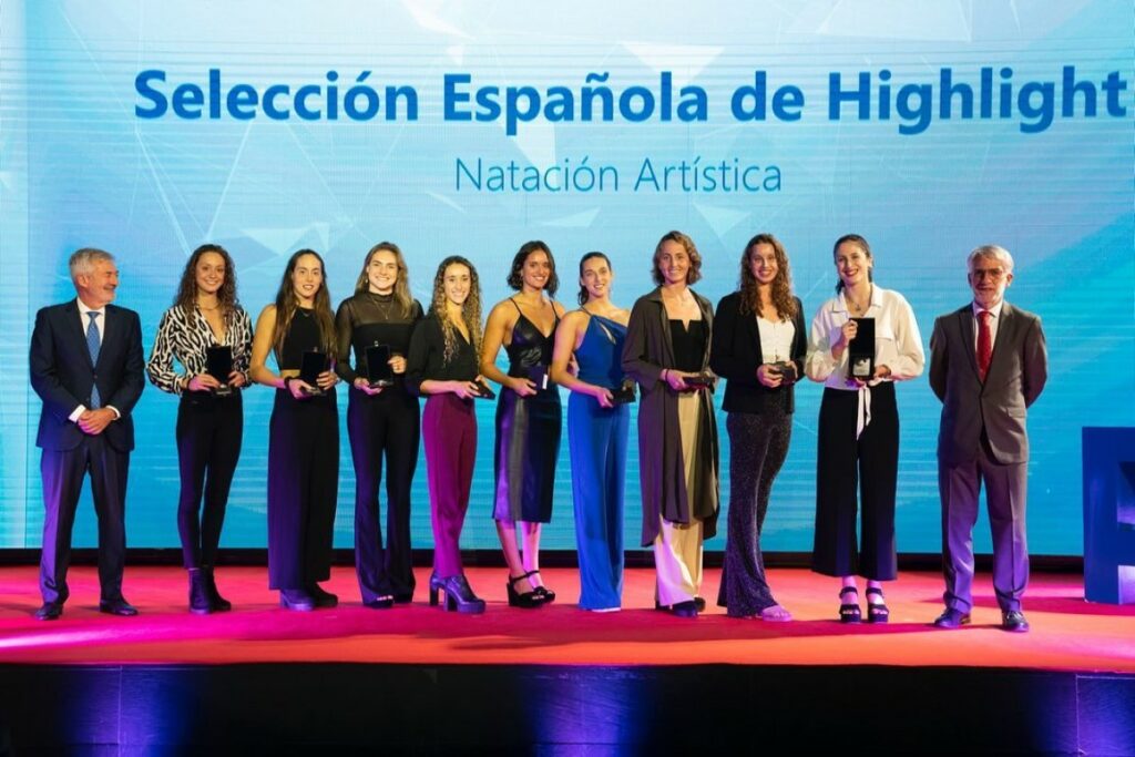 L'equip de la selecció espanyola rebent el reconeixement (Selecció Espanyola)