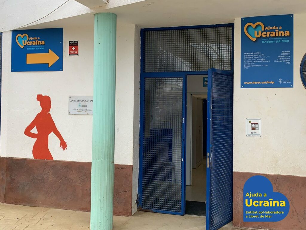 Nova senyalització al centre cívic de Can Carbó, a càrrec de Mono Creativo.