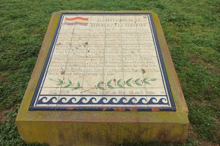 El monument en record als republicans lloretencs