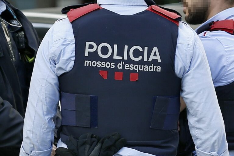 Un mosso d'esquadra (El Mundo)