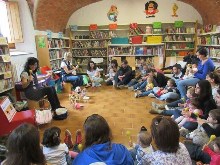 La Biblioteca acull dos tallers per educar nadons a partir de la música