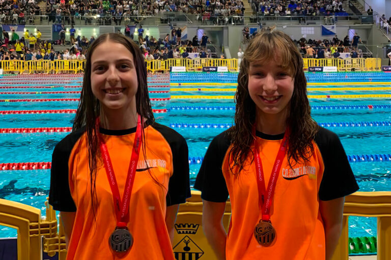 Dimana Sevdalinova i Maria Gallart (Club Natació Lloret)