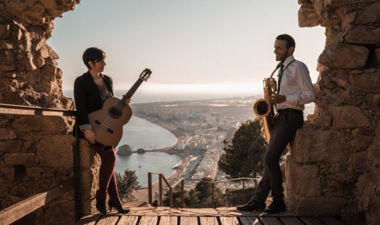 Un duet poc habitual de guitarra i saxo, aquesta nit, a la parròquia de Lloret