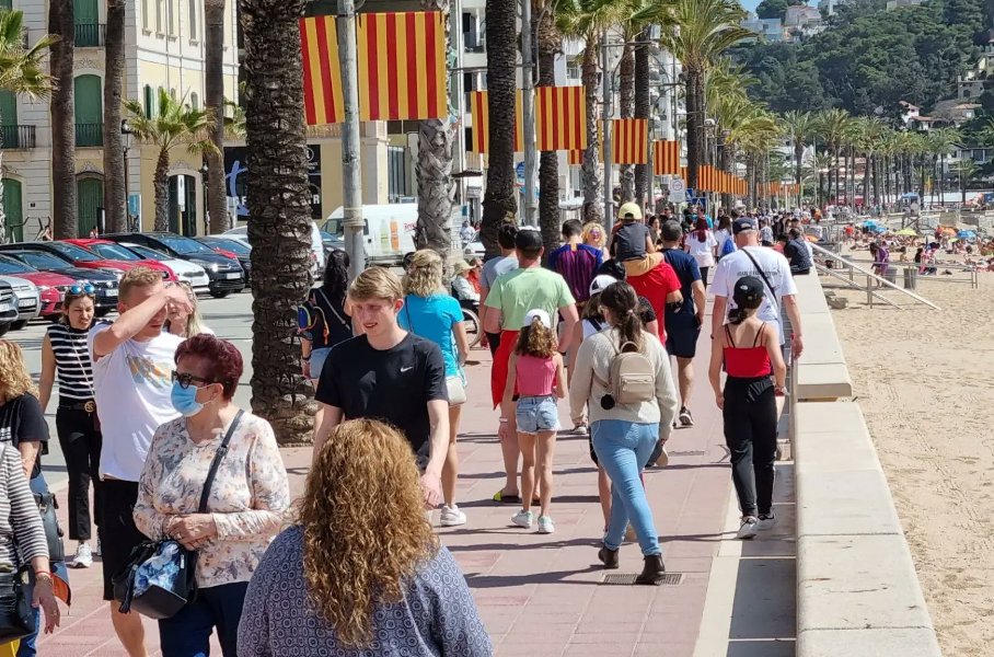 Turistes i visitants per Setmana Santa a Lloret.