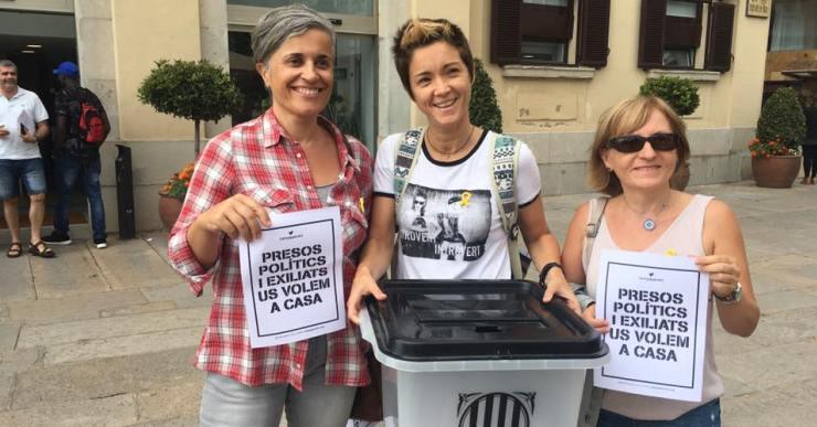 Dues concentracions han commemorat l’1-O a Lloret de Mar aquest dilluns