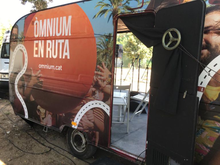 ‘Òmnium en ruta’ reflexiona sobre l’actualitat i el rei emèrit aquest dissabte a Lloret de Mar
