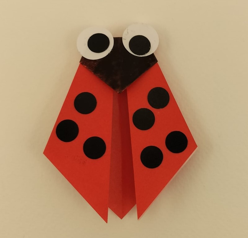 Una marieta feta amb origami (Vidalfont Paper)