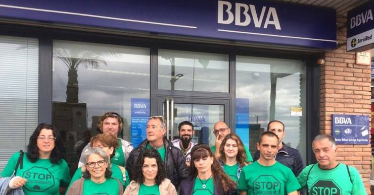 La PAH Lloret reclama la dació en pagament per a una família de Lloret