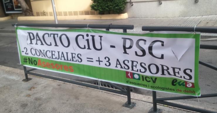 ICV – EUiA denuncia que CDC ha despenjat unes pancartes de crítica als càrrecs de confiança