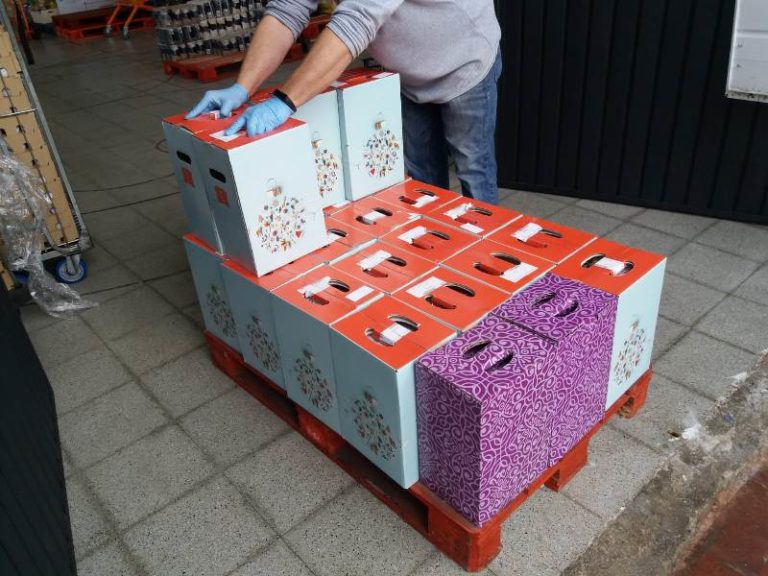 Els treballadors de GBI donen 77 paneres de Nadal al Centre de Distribució d’Aliments de Lloret
