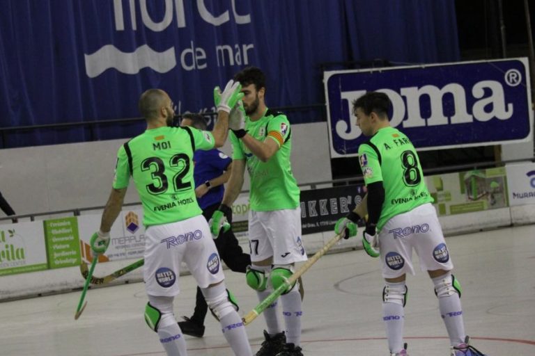 Els jugadors del Club Hoquei Lloret en un partit de lliga