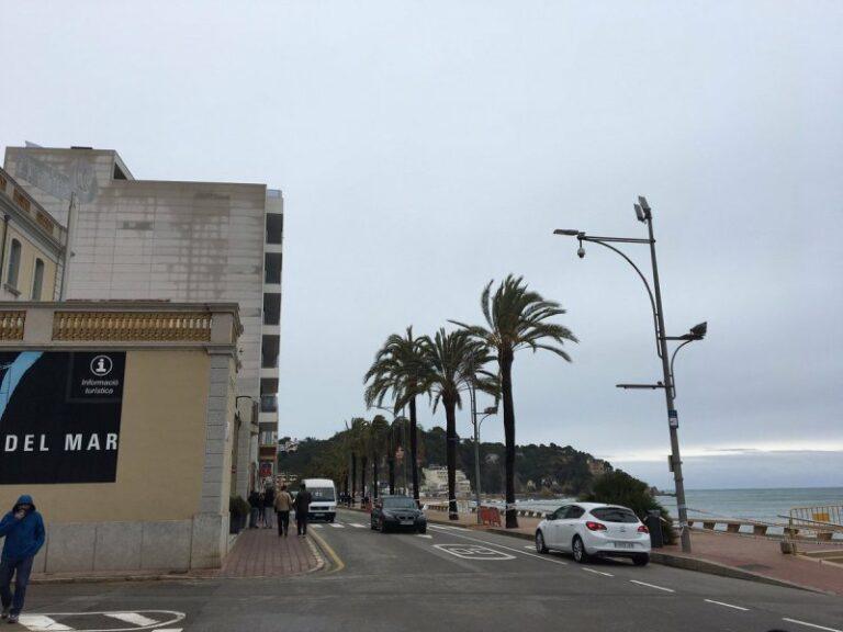 Obert al trànsit el passeig marítim, després d’estar tancat pels efectes del temporal