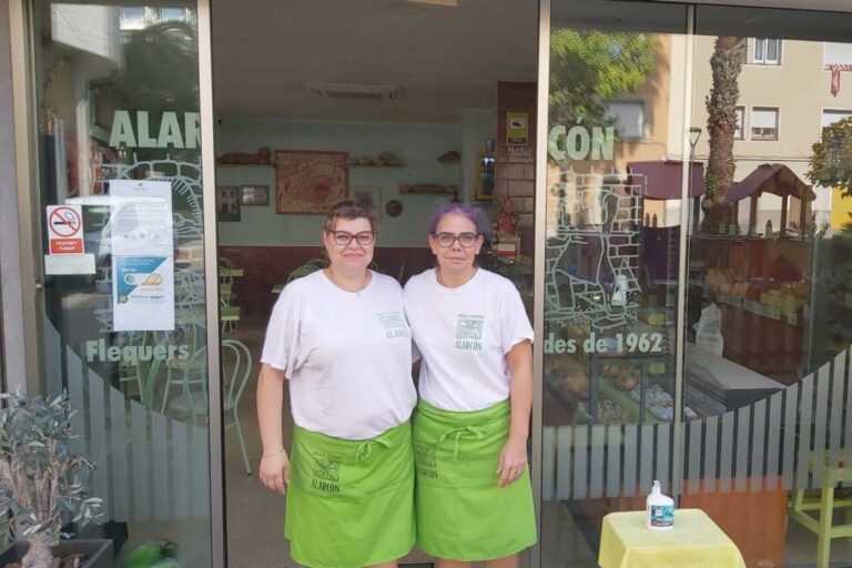 pastisseria Alarcon avui amb les llums apagades
